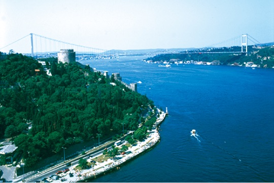 日本とトルコのJVで建設されたアジアと欧州を繋ぐ第二ボスポラス大橋 - Japonya ve Türkiye’nin iş ortaklığıyla inşa edilen, Asya ile Avrupa’yı bağlayan “Fatih Sultan Mehmet Köprüsü.”
