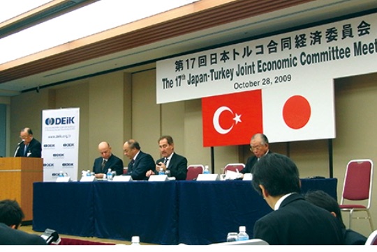 日本トルコ合同経済委員会は1987年以来継続して行われている重要なビジネス交流 - “Türk-Japon İş Konseyi” 1987 yılından beri devam edilen yüksek düzeydeki Türk-Japon iş adamlarının toplantısı.TürkiyeFestivali