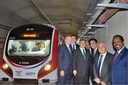 アジアとヨーロッパを結ぶボスポラス海峡横断地下鉄道マルマライ開通式典。日土のJVでトルコ人150年越しの夢が実現。（2013年イスタンブル） - Türklerin 150 yıllık rüyası olan ve Türk-Japon ortak projesi olarak gerçekleştirilip Asya ve Avrupa’yı birbirine bağlayan Marmaray’ın açılış töreni gerçekleştirildi. (İstanbul, 2013)