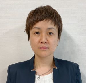 金子真夕氏
