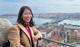 友田諒子氏